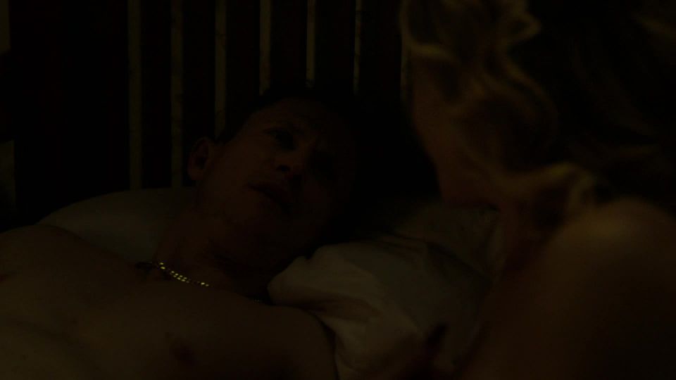 Amanda Clayton - Ciudad en una colina s01e04 (2019) HD 1080p!!!