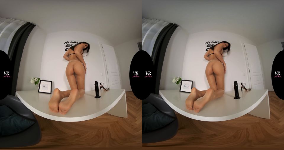 Video Big Dildo Makes Her Squirt: Carolina Abril 2160p UltraHD/4K