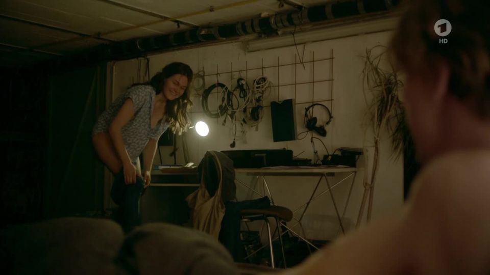 Lilith Haßle - Ein Schritt zu viel (2020) HD 720p - [Celebrity porn]