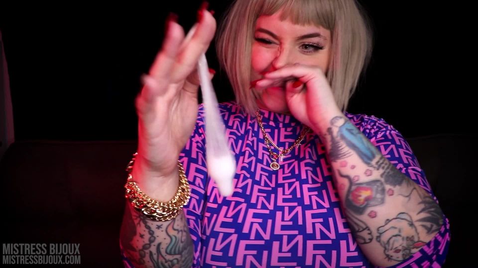 video 48 Dominatrix Bijoux – Condón Slurper en fetiche porno fetiche de goma