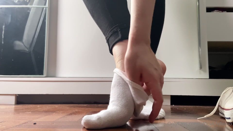 adult video clip 16 cute feet fetish feet porn | x7nferno 202101282019190032 hot temperature and sneakers match temperatura quente | foot