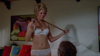 Beverly Powers - La invasión de las Bee Girls (1973) HD 1080p - (Celebridad porno)