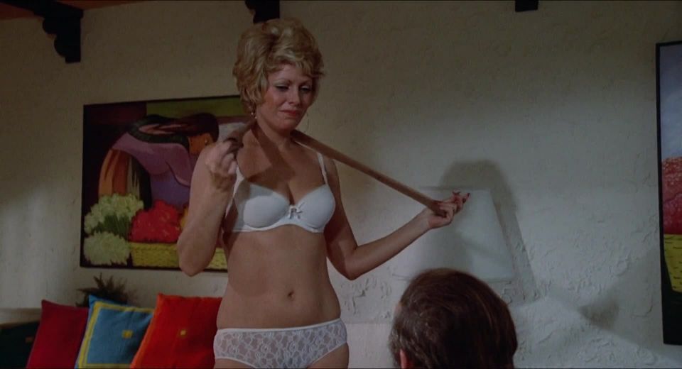 Beverly Powers - La invasión de las Bee Girls (1973) HD 1080p - (Celebridad porno)