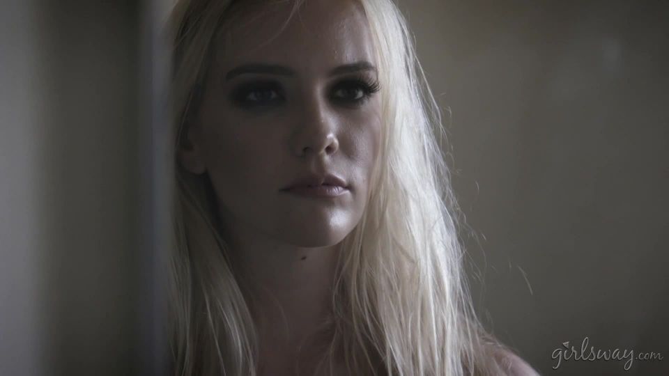 April O'Neil, Abigail Mac, Kenna James (Lactancia de coño)