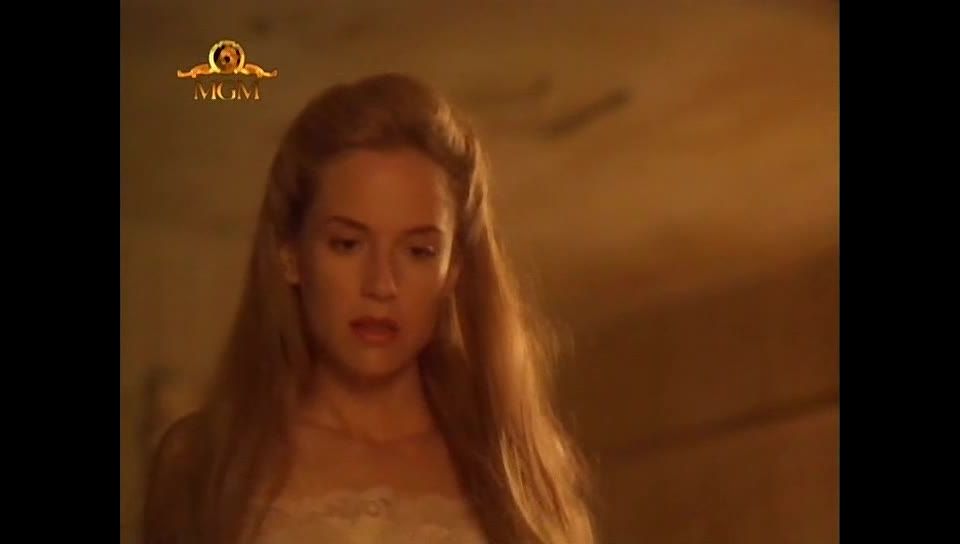 Kelly Preston – Mrs. Munck (1995)!!!