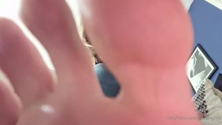 Queengf90(12 05 2020) Giantess and vore clip