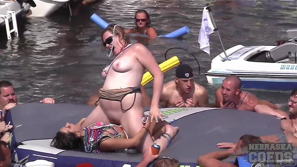 4Kthrowback Party Cove Random Dudes Eating Out Random Girls Skinny!