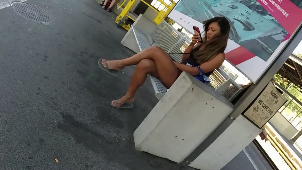 Sexy milf legs crossed toes amar voyeur candid 50(vids)