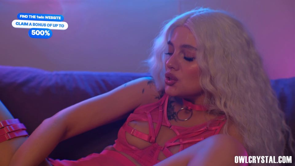 Búho Crystal - Mi hermanastra es una influencer de mierda, pero ella folla como un campeón 1080P - Paso fantasía