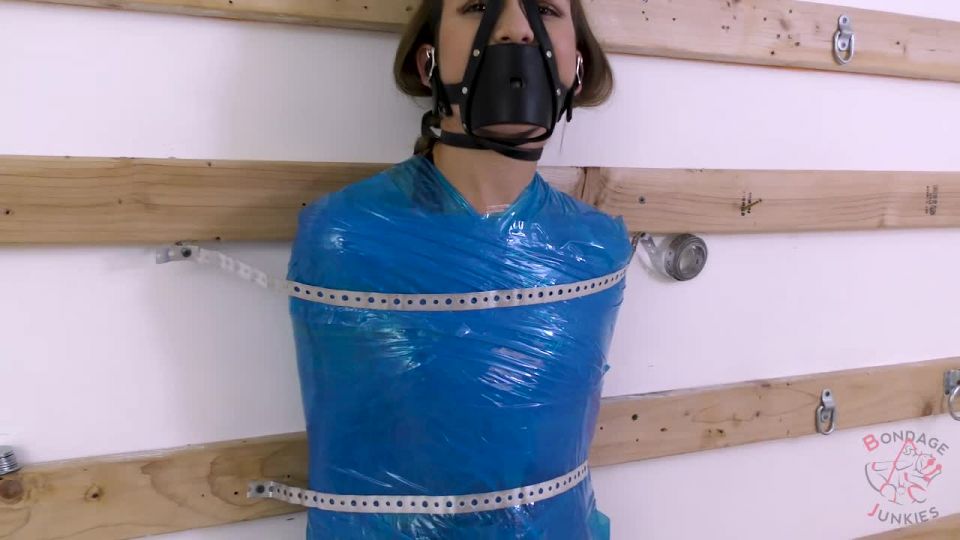 online xxx video 46 BondageJunkies – Madison vs. Su Lección de Seguridad  diálogo  bdsm porno tacones altos fetiche porno