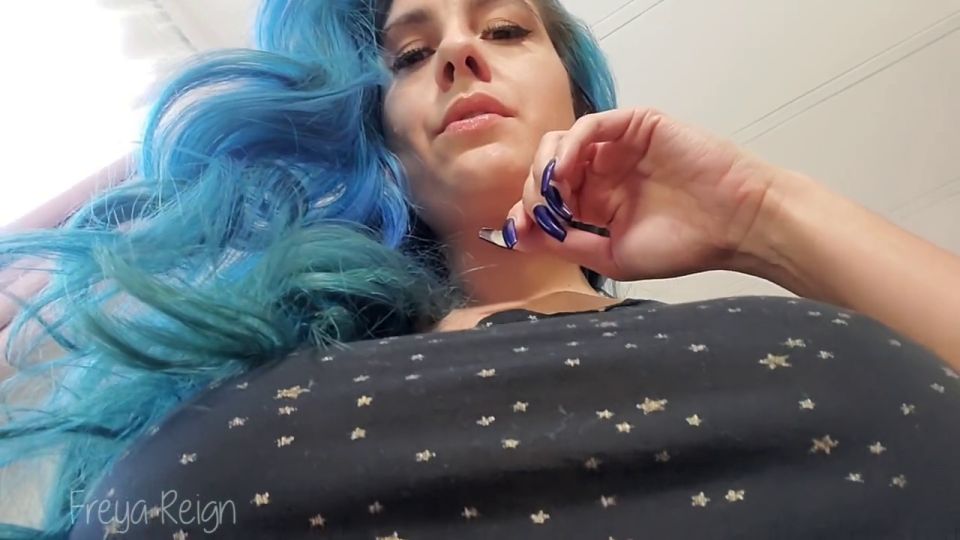 Played With In A Giantess’ Hand Freya Reign (Femdom porn)