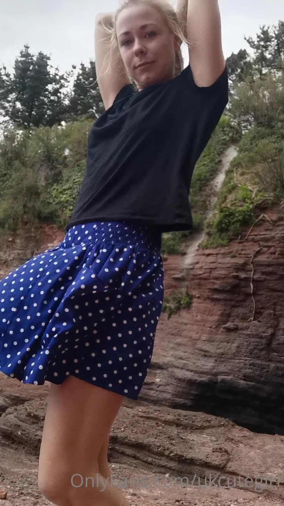 UKCuteGirl () Ukcutegirl - short skirt no knickers windy day naughty lucy 13-05-2020