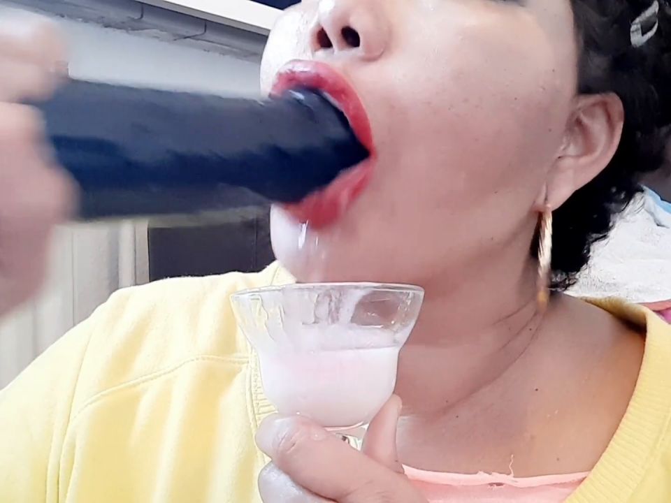 Deep Throat Slut Plays Bukkake With Real Thick Cum.
