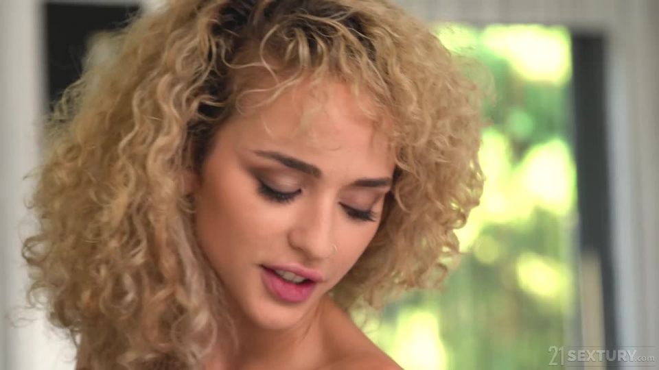 Zazie Skymm - Rimming, Rubia, Lesbiana, Anal, Dedos, Juguetes (HD)