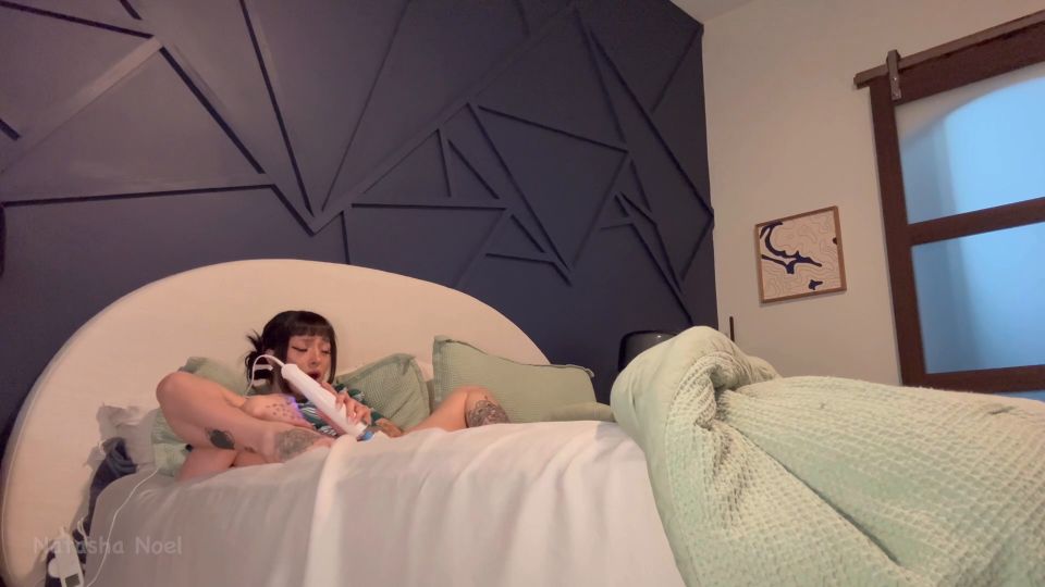 Natashanoel Stepsisnatashaa - Estaba tan profundamente en placer, masturbándome con mi varita en mi habitación hasta que noté que me había ido - Vibrador