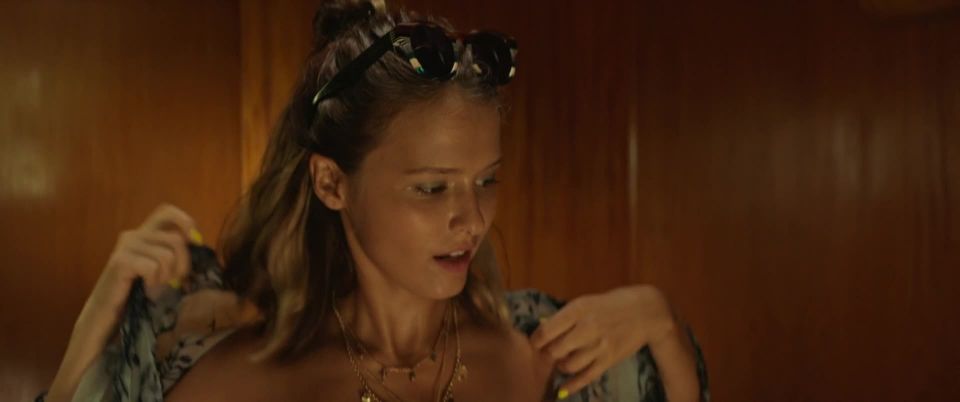 Lyubov Aksyonova, Vera Panfilova – Gulyay, Vasya. Svidanie na Bali (2021) HD 1080p - [Celebridad porno]