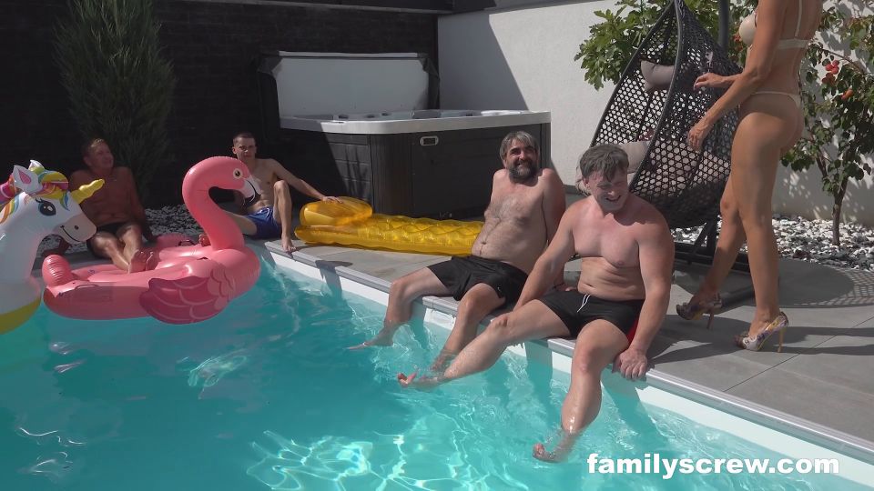 Megan Love, Linda Caprice - Mi prima quiere más pollas viejas - Adolescentes