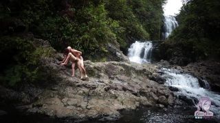 Olivia Jarden Oliviajarden - waterfall frolic pt of 16-05-2020