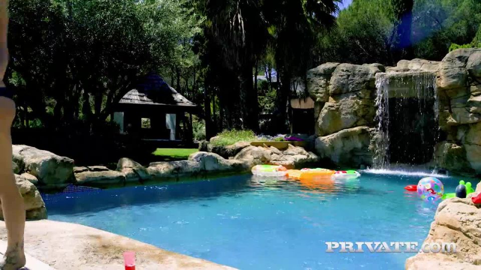 Tubo de porno Orgía interracial con anal y DP