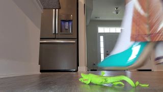 Crushing Lizards ﻿Lisa Asmr (Femdom porn)