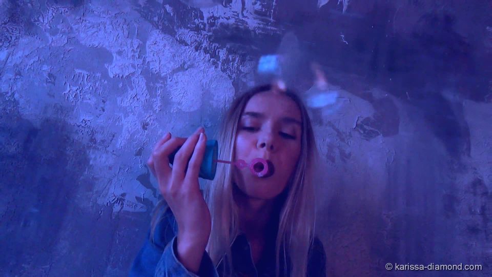 Karissa Diamondparty with bubbles (karissa-diamond, 2018 10 01)