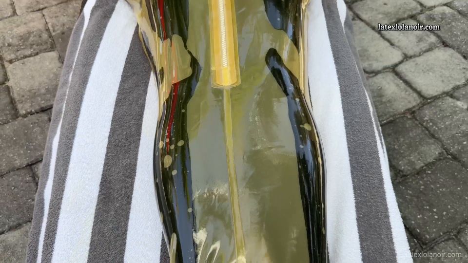 LatexLolaNoir - Sealed Tight Left Outside.
