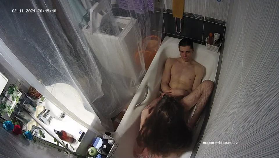 Flamy Nika 24 02 11 ariela and will shower 720p