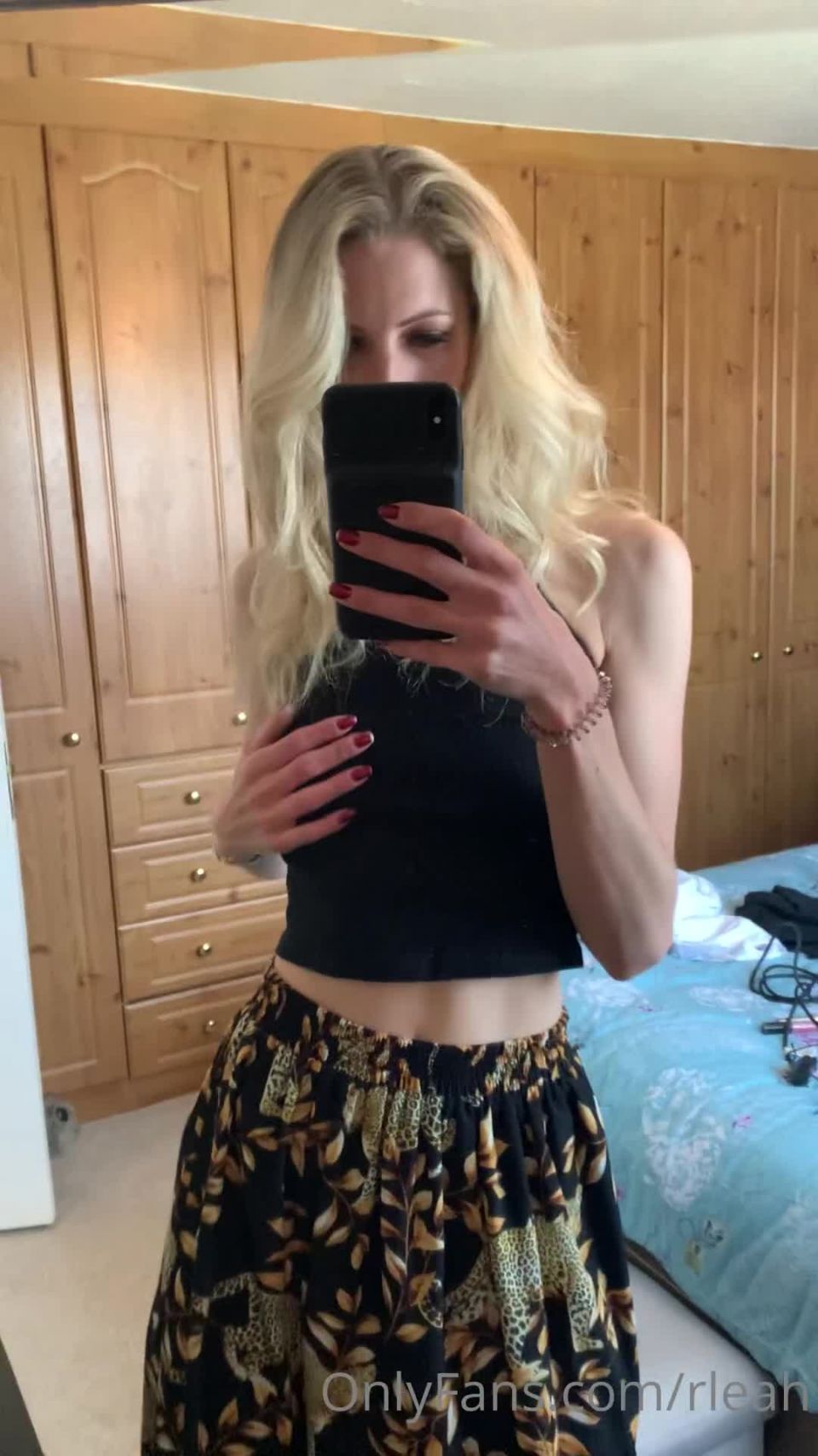 Rebecca Leah - rleah () Rleah - hehe check out my sexy socks x 29-05-2021