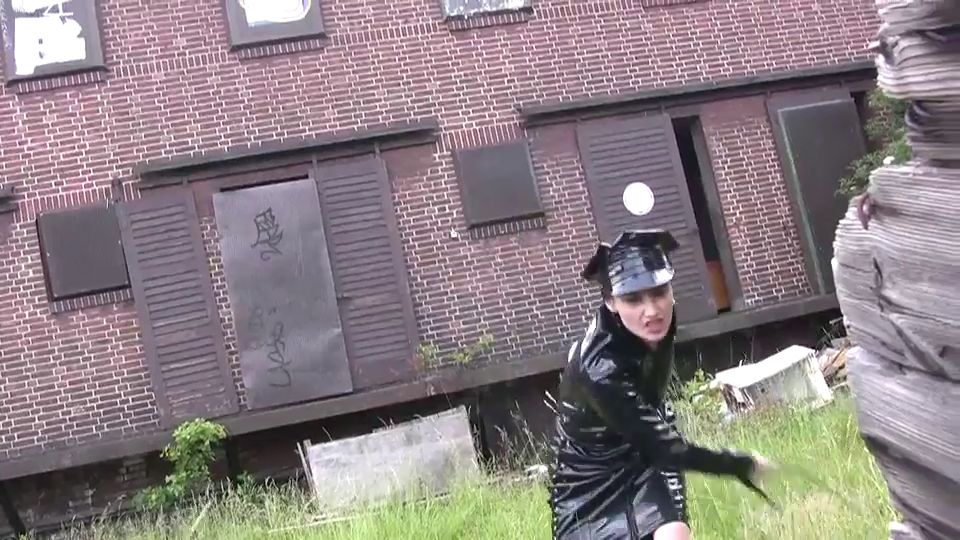 FEMDOMFOTO - Lady Angelina - Ultrasadistic Bullwhip Lady (German).