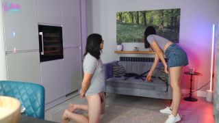 Alika Girls in Charge Slave Smack My Bitch Up! (Femdom porn)