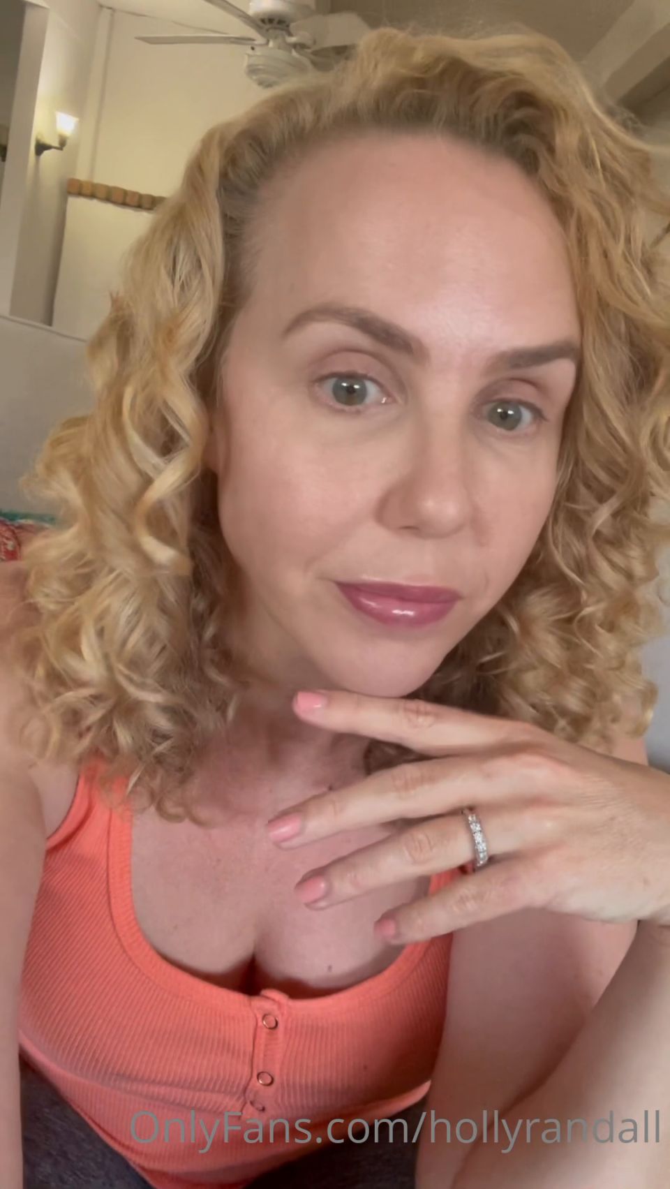 Fuente Holly Randall 0gw8h72gnse2o1i38gm5s