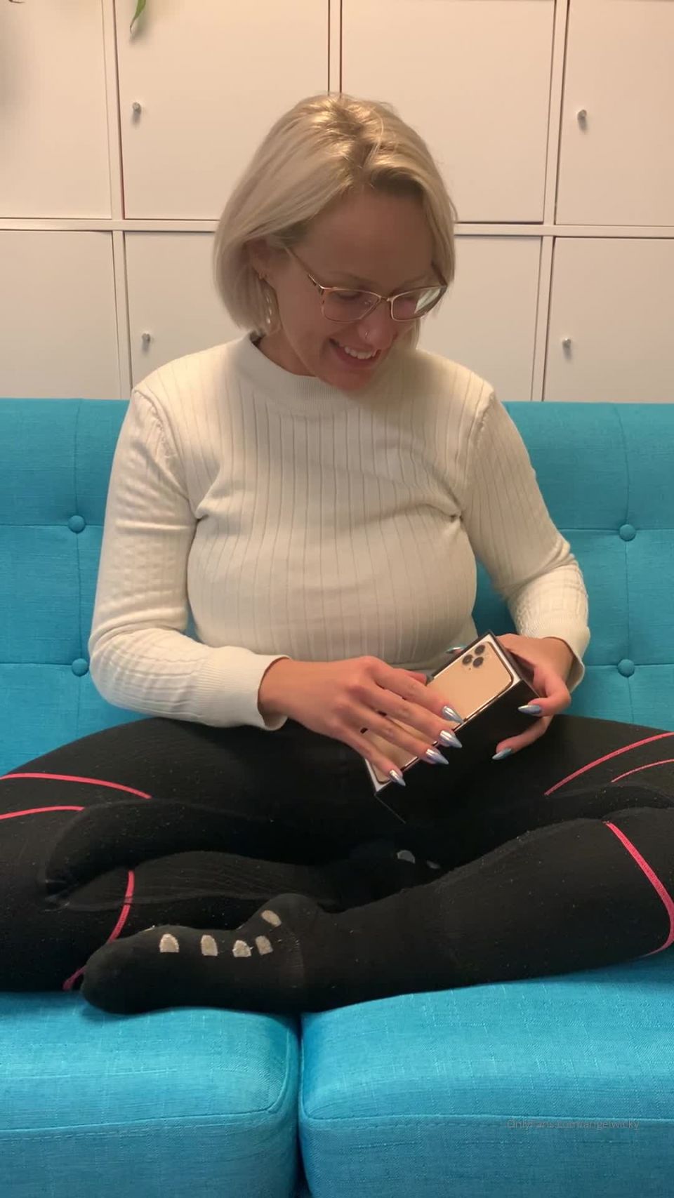 Angel Wicky Unpackingofanewiphonepromaxx