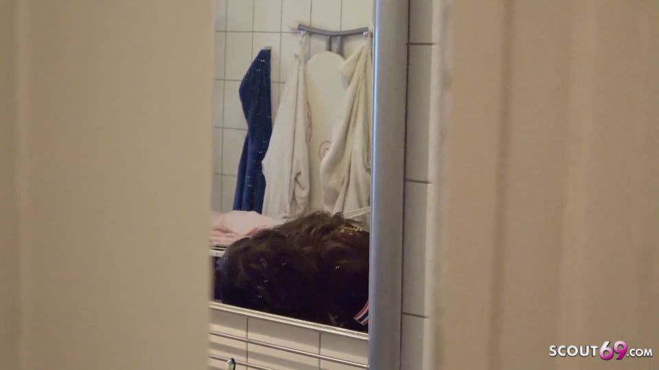 ALEMANIA_SC0UT - Profesora seduce para joder en el falso trabajo modelo para efectivo en Berlín - afeitado