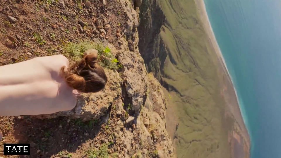 Sexo público loco para un jengibre delgado