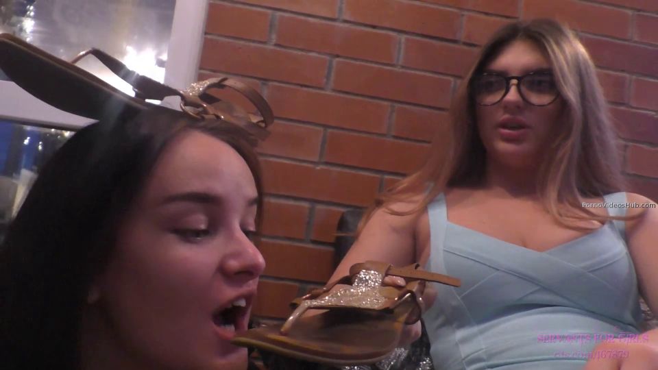 Goddess Valeria Can't You See My Flip Flops Are Dusty And Sweaty