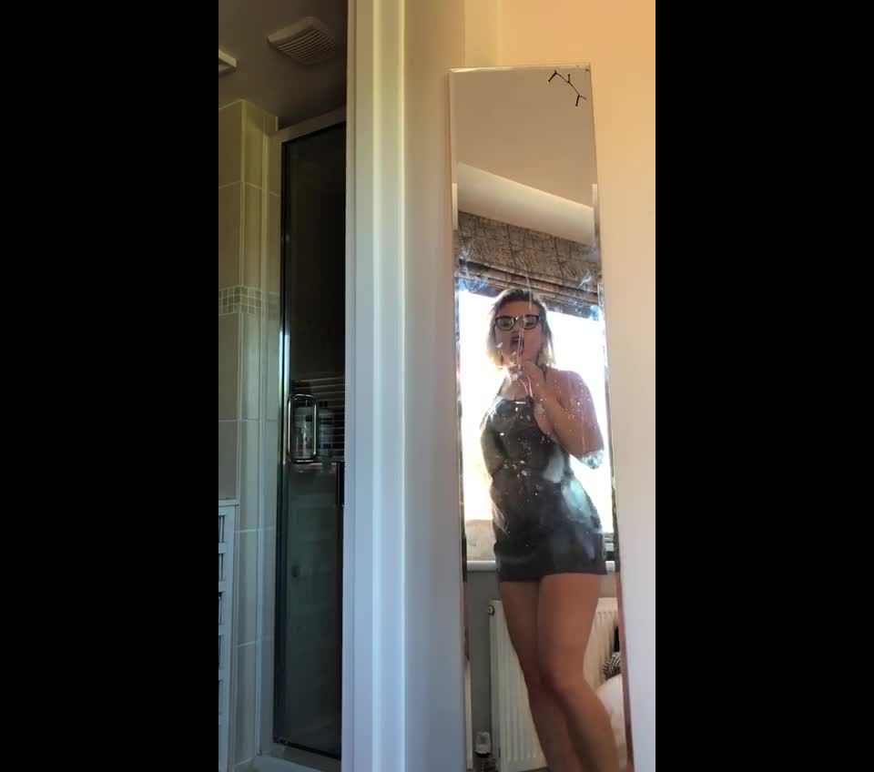 Exposed_Waitress_Shona_Videos