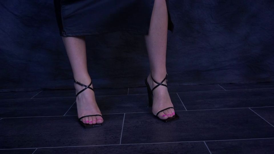 FEMDOMFOTO - Lady Kat - The Cane Mistress (German).