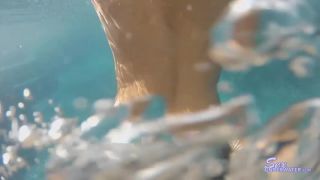 SexoUnderwater e0556 Kennedy Leigh UW Modelo de entrenamiento (mp4)