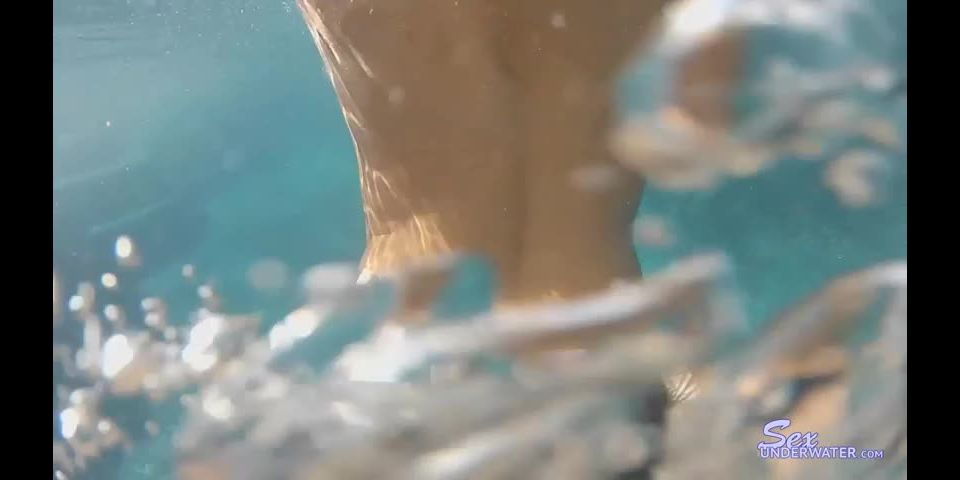 SexoUnderwater e0556 Kennedy Leigh UW Modelo de entrenamiento (mp4)