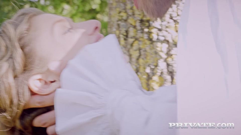 7496 Tiffany Tatum folla en el exterior