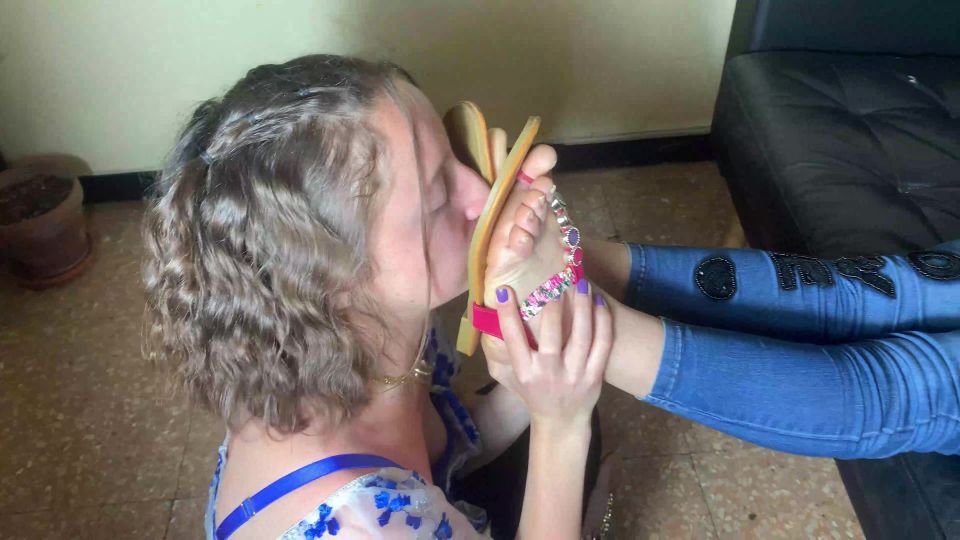 xxx video 14 MiaTeen Rose ama lamer mis suelas en femdom porno abuela fetiche porno