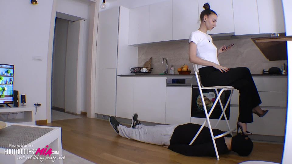 free adult clip 18 Foot Goddess Mia: Almost 8 hours spent in these shoes - part 1 on fetish porn foot fetish nude