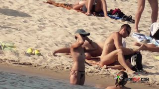 mariquita castrada en el hilo desnudo