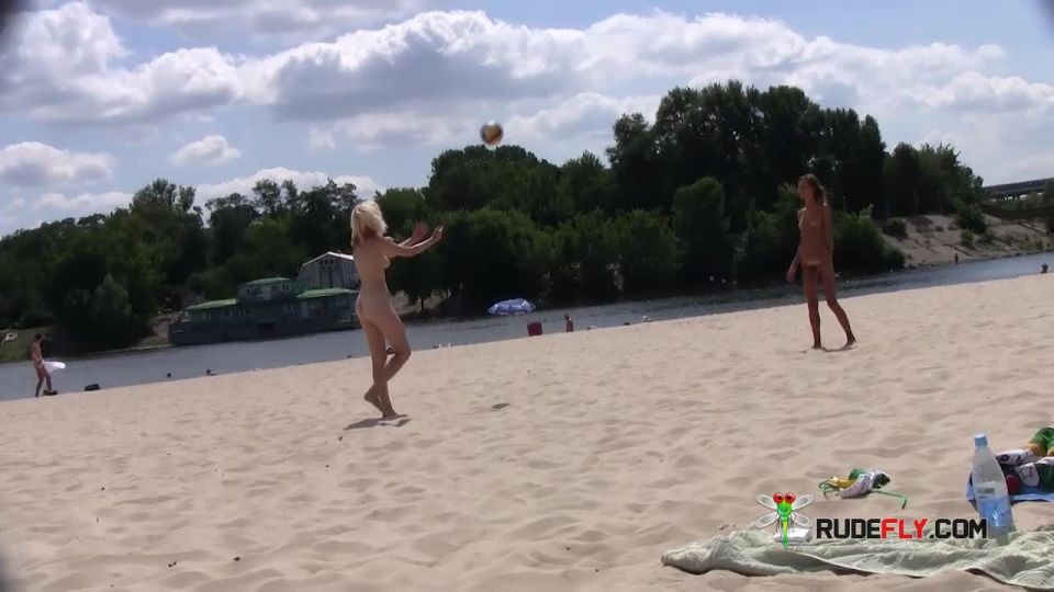 Nude Beach - Hot Little Tit make  fun