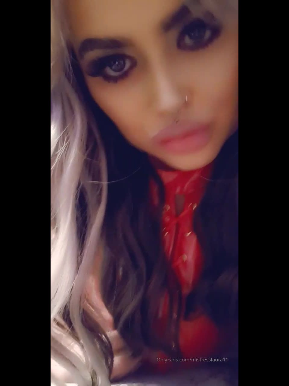 Miss Laura - mistresslaura11 () Mistresslaura - clip spitting goddess demands you open wide 17-12-2019