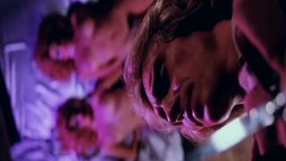 Leigh Harris, Lynette Harris, Barbara Carrera – I, el Jurado (1982) - (Porno de Celebridad)