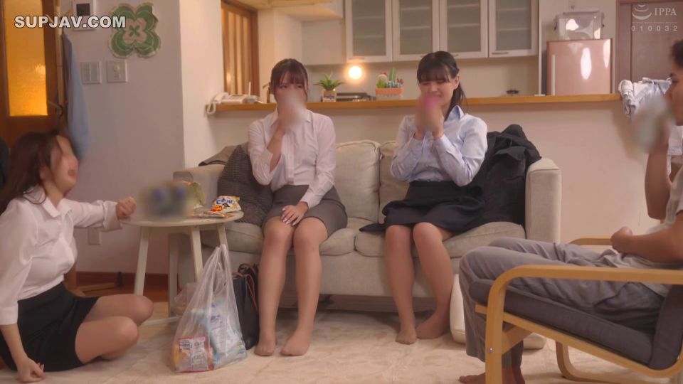 Reducing Mosaic HUNTC-274 妻の女友達2人とヤッては寝て…を繰り返すだけの狂った三日間。ボクの妻が帰省中に妻の友達と浮気セックスしまくりのヤリ部屋となったボクと妻の寝室