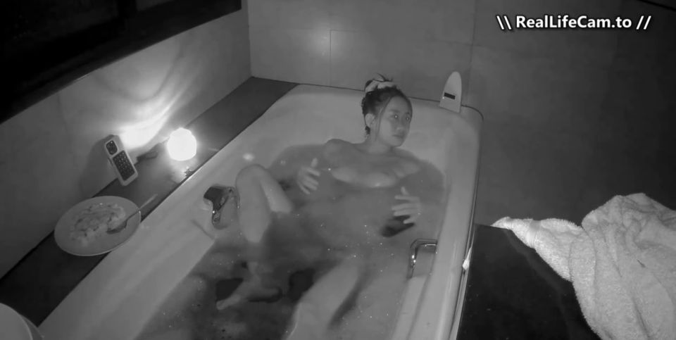 REAL LIFE CAM: Mini & Tim's Bathroom Obsession - SD 620p [Voyeur 2025]