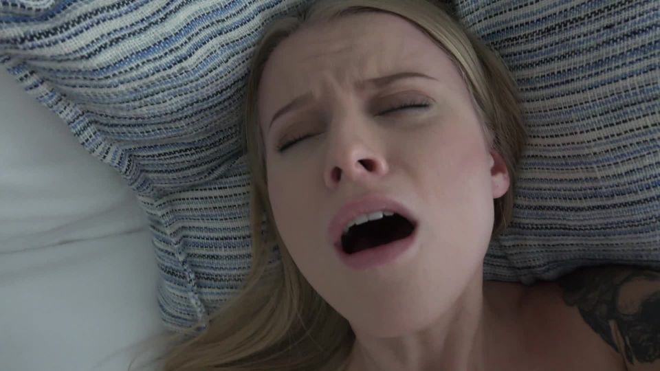 free video 28 Paris wants your cum on her feet! on feet porn pantyhose feet fetish