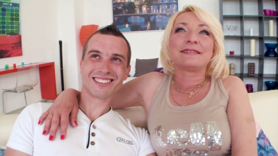 Sexo en grupo porno después de 50 – Los cornudos esposa afeitado